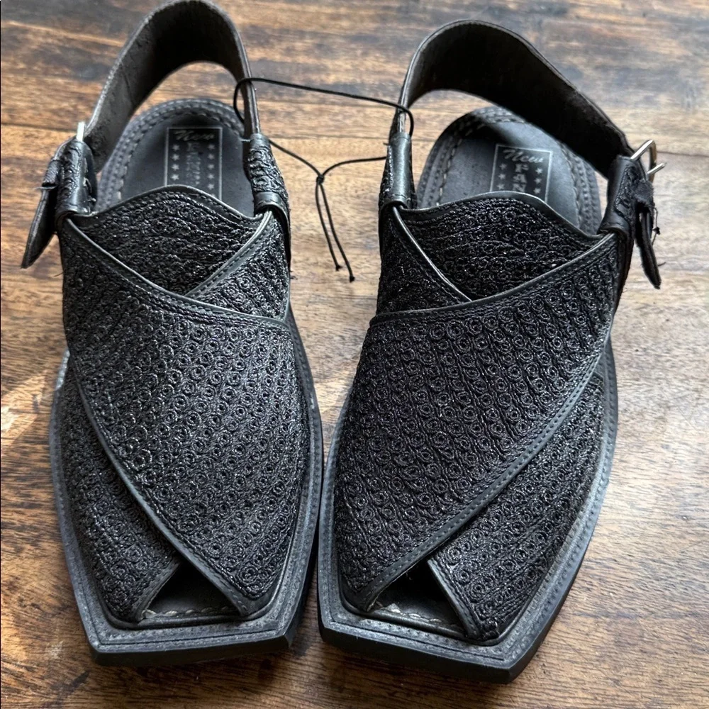 Black Textured Sandals made of genuine leather and recycled tires men’s size 7